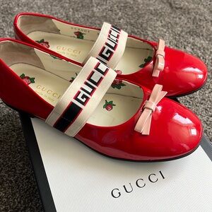 Authentic Gucci Girls Red dress shoes / Ballet Slipper US 2.5 EU 33